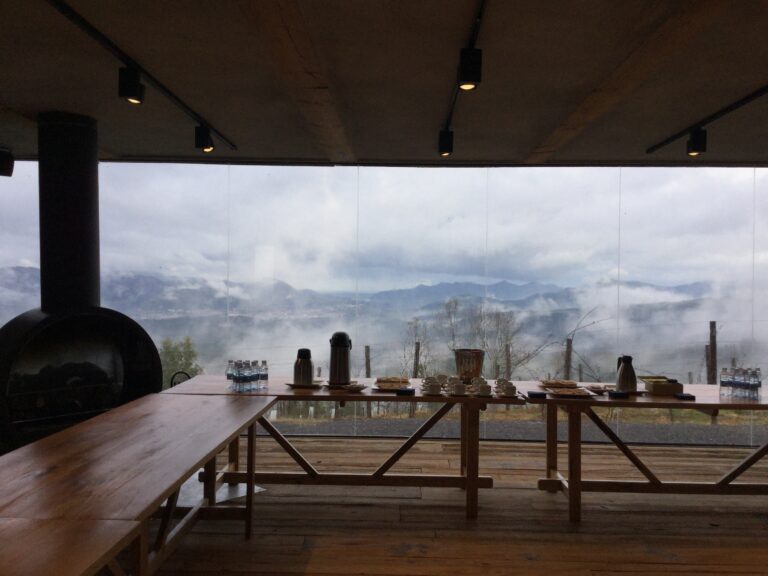 Interior de la Txoza con vistas a Urdaibai Interior de la Txoza con vistas a Urdaibai